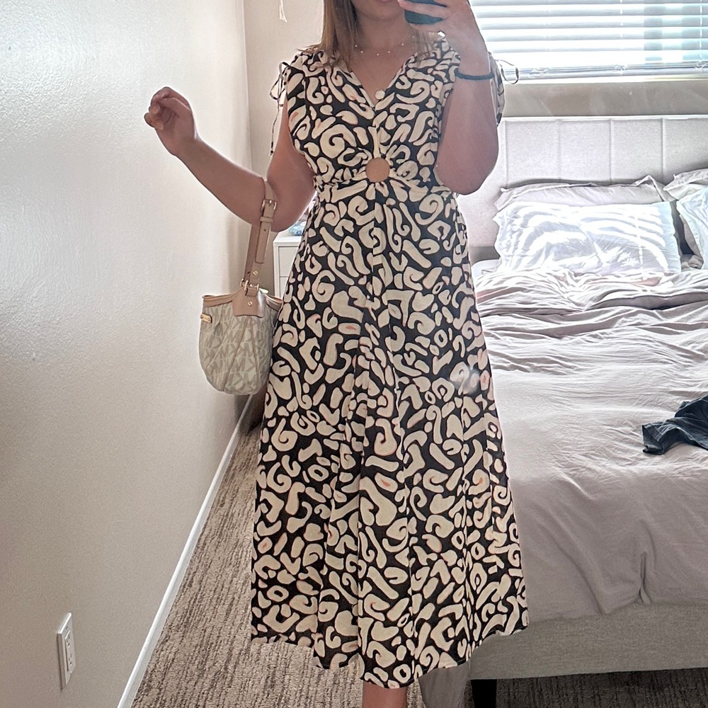 Elegant Black and Cream Patterned Dress